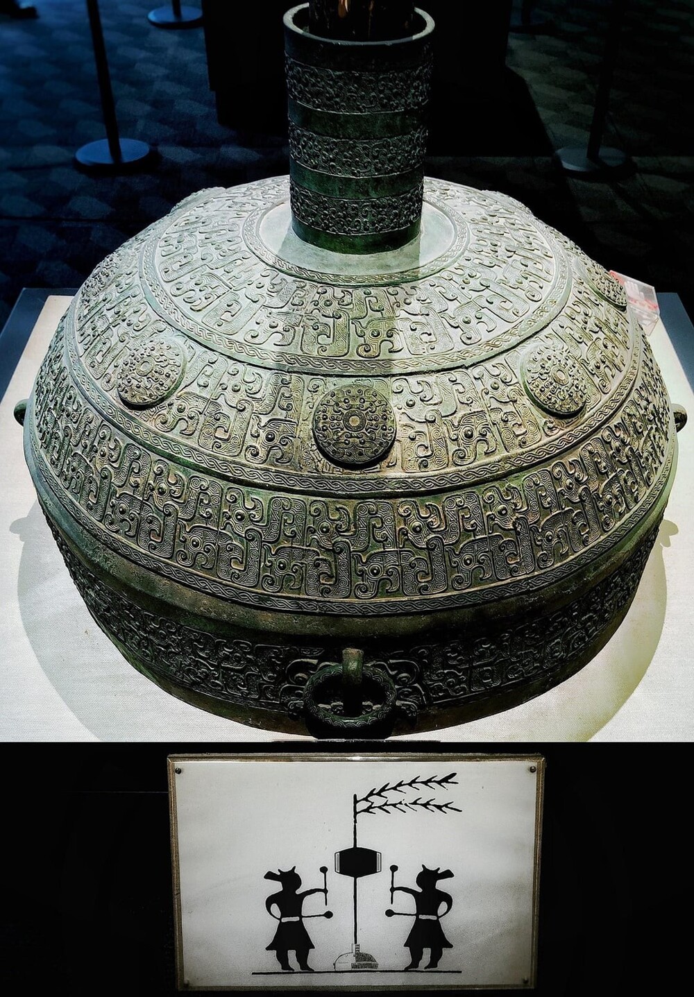 9. Бронзовая подставка для барабана с изображениями дракона