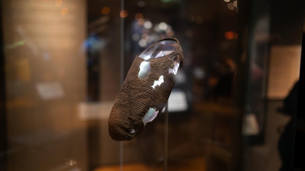 20. Шерстяной носок из поселения викингов Коппергейт, которое находится на севере Англии, в городе Йорк