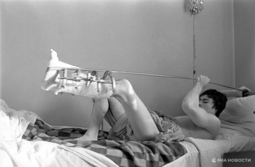 Трехкратный Олимпийский чемпион, двукратный абсолютный чемпион мира по спортивной гимнастике Дмитрий Владимирович Билозерчев с аппаратом Илизарова после травмы Трехкратный Олимпийский чемпион, двукратный абсолютный чемпион мира по спортивной гимнастике Дмитрий Владимирович Билозерчев с аппаратом Илизарова после травмы