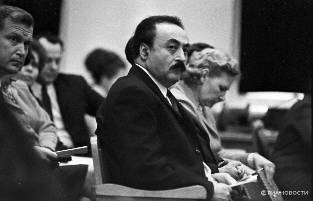 Хирург-ортопед Г.И.Илизаров Хирург-ортопед Г.И.Илизаров