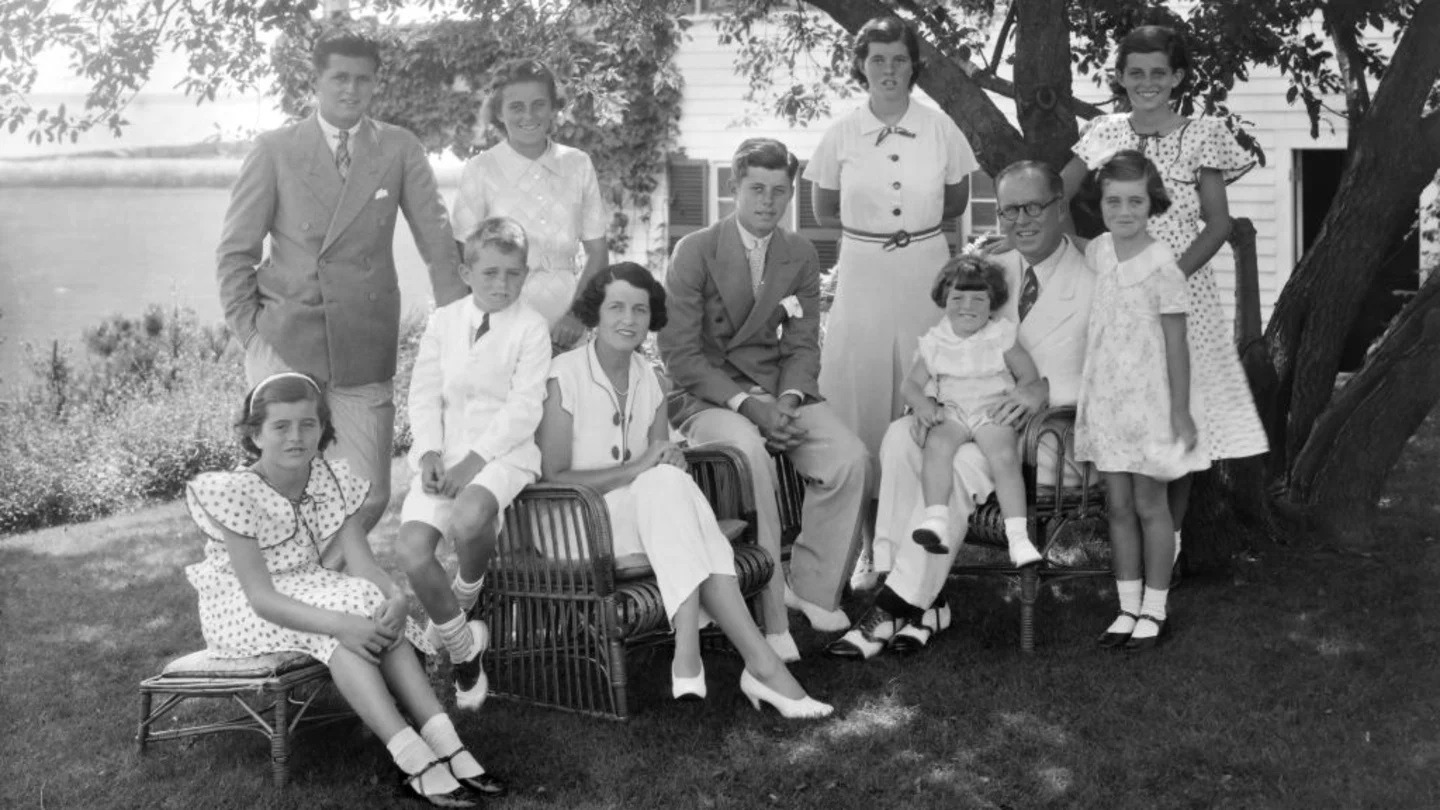 Портрет семьи Кеннеди, первое поколение. Источник изображения: mentalfloss.com. Фото.