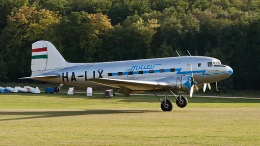 Ли-2 в окраске социалистической Венгрии.